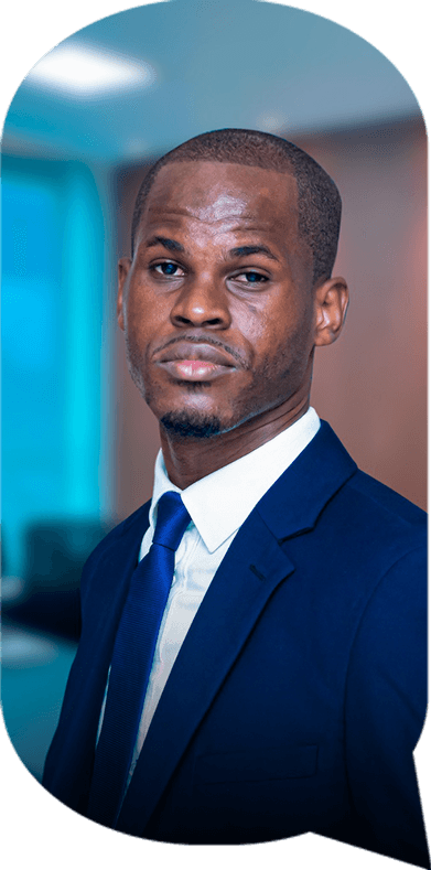 Expert homme en costume